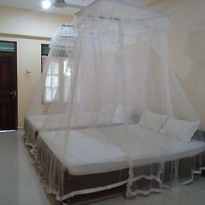 Familien-Zimmer mit zwei Einzelbetten